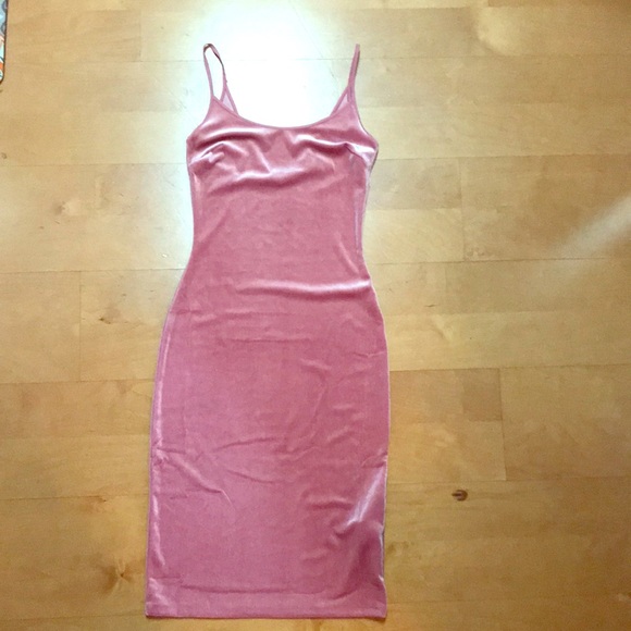 Forever 21 Dresses & Skirts - Beautiful Dusty Pink Velvet Dress Size Small